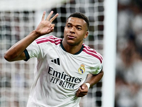 Soccer Football - LaLiga - Real Madrid v Real Sociedad - Estadio Santiago Bernabeu, Madrid, Spain - August 26, 2026 Real Madrid's Kylian Mbappe celebrates scoring their fourth goal to complete his hat-trick REUTERS/Juan Barbosa     TPX IMAGES OF THE