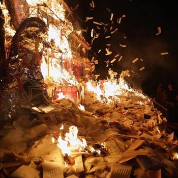 Mengenal Tradisi Hungry Ghost Festival, Puncaknya Hari Ini!