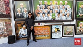 Muktamar ke-35 NU di Jombang menghadirkan pameran lukisan yang mengabadikan sosok pendiri NU. Pameran ini bertujuan mengenang jasa mereka dan melibatkan seni.