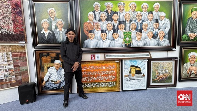 Muktamar ke-35 NU di Jombang menghadirkan pameran lukisan yang mengabadikan sosok pendiri NU. Pameran ini bertujuan mengenang jasa mereka dan melibatkan seni.