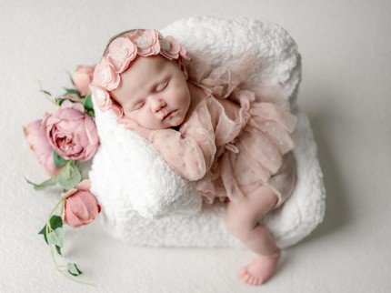 150 Nama Bayi Terinspirasi Teratai dan Artinya untuk Anak Laki-laki & Perempuan