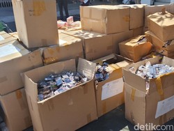 Kejari Denpasar Musnahkan Ribuan Slop Rokok Tanpa Cukai