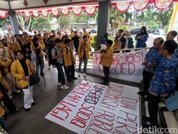 Mahasiswa Unsoed Demo Tuntut Transparansi UKT dan IPI