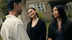Agnez Mo sebagai Lila Hoth dan Anggun sebagai Amisha dalam Reacher season 4 (2026).
