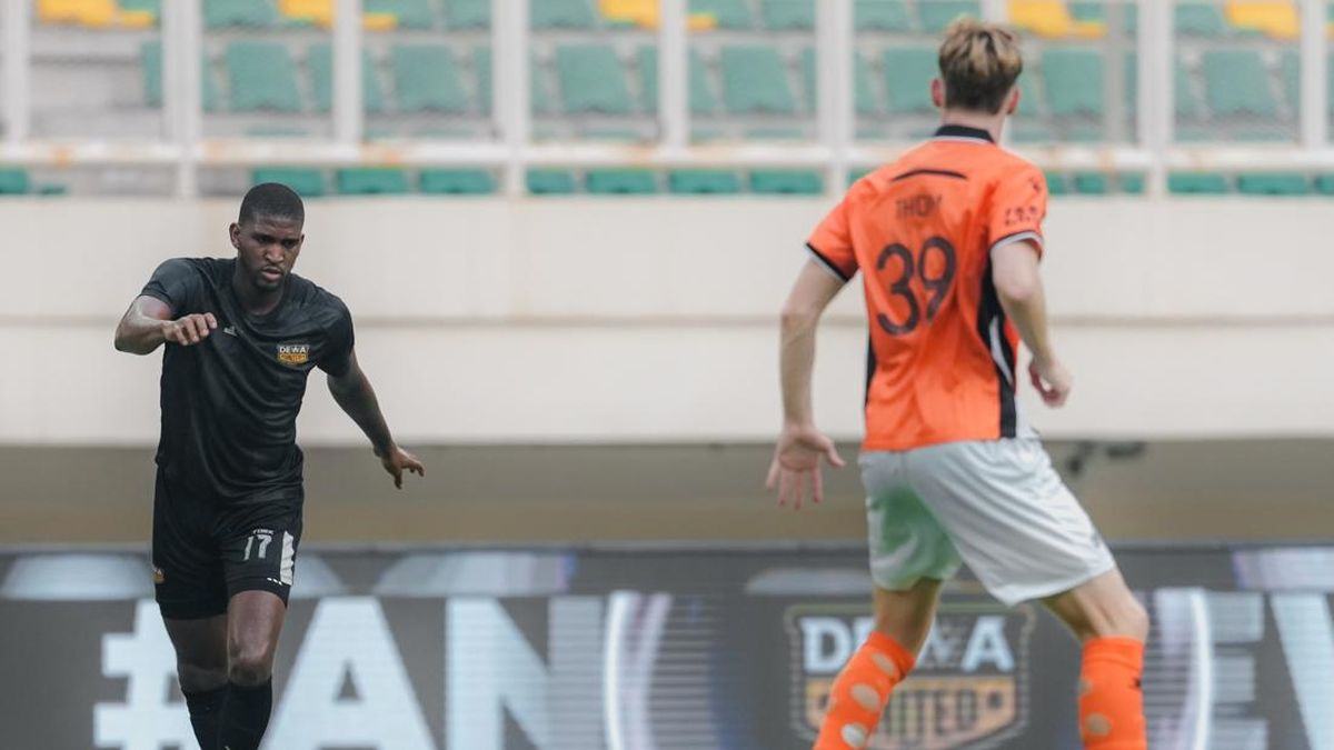 Dewa United Bantai Brisbane Roar 4-0, Struick Cetak Gol Cepat
