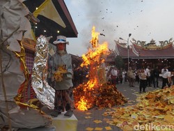 Festival Hantu Lapar di Medan, Persembahan untuk Arwah Leluhur