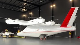Model prototipe taksi terbang Vela Alpha diperkenalkan di Heli Expo Asia (HEXIA) 2026 yang digelar di Cengkareng Heliport, Tangerang.