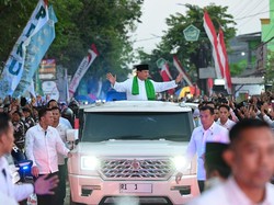 Antusiasme Warga Jombang Sambut Prabowo Saat Hadiri Muktamar ke-35 NU