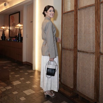 Get The Look: Inspirasi Outfit Blazer ala Yasmin Napper, Cocok untuk Kerja hingga Acara Formal