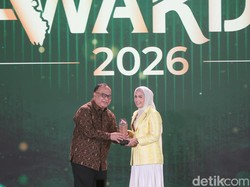 Karmila Sari Dapat Anugrah Legislator Peduli Pendidikan-Pembangunan Perempuan