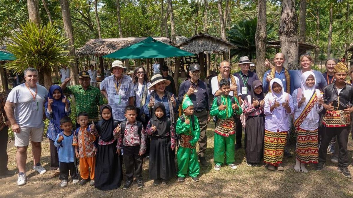 Titiek Soeharto Sambut 21 Peraih Nobel Laureates di Tambling