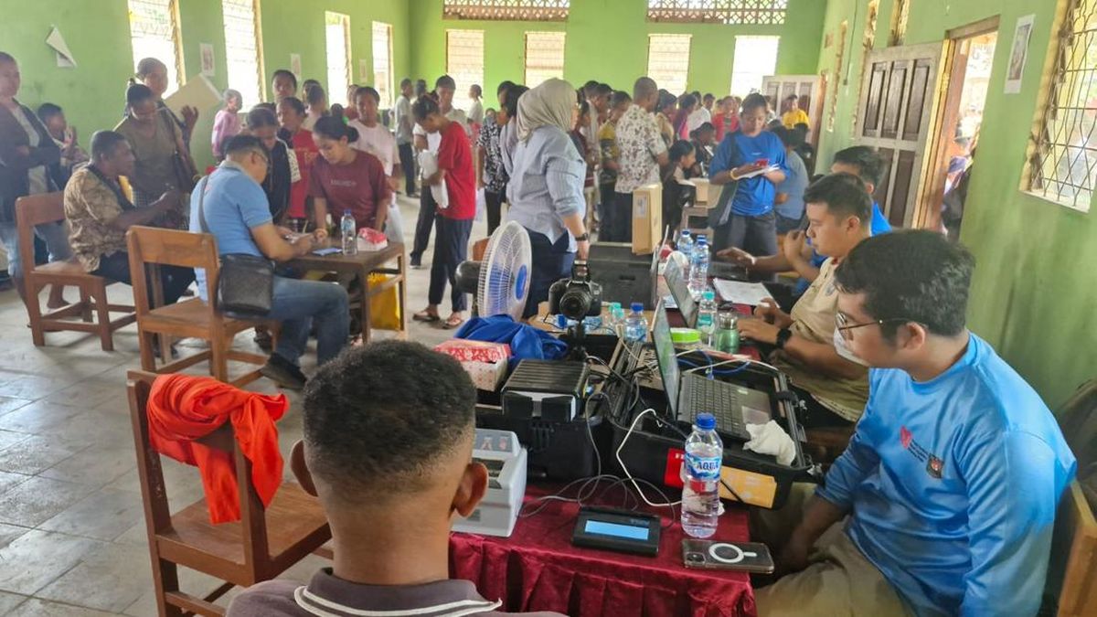 Pulihkan Dokumen Adminduk, Dukcapil Datangi Pengungsian di Sikka NTT