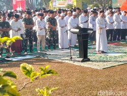 Gubernur Kalteng dan Ribuan Warga Kobar Salat Istisqa