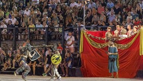 Members of the Spectacula Gladiatoria fighting club perform in the Roman amphitheater in Pula, Croatia, August 27, 2026. REUTERS/Antonio Bronic