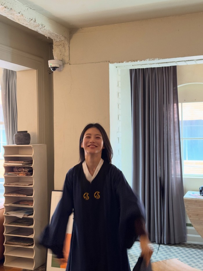 Kini, bintang Doctor on the Edge tersebut sudah bisa bernapas lega dan fokus kariernya sebagai aktris tanpa bayang-bayang &lsquo;war&rsquo; KRS-an lagi./ Foto: instagram.com/__shinyeeun