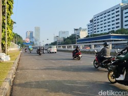 Lalin di Depan Gedung DPR Dibuka Lagi Pagi Ini