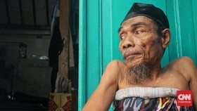 Suwarno, seorang pria lanjut usia atau lansia warga Jogoyudan, Gowongan, Jetis, Kota Yogyakarta, DIY sudah setahun lebih tak memperoleh bantuan sosial (bansos) pemerintah.