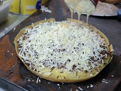 Martabak Manis Bukan Asli Indonesia, Ini Sejarah dan Topping Ikoniknya