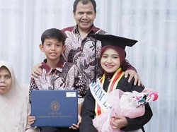 Perjuangan Yosi Anak Pasangan Tunanetra Raih IPK 3,81 di UNY