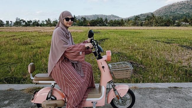 5 Potret Natasha Rizki Liburan Bareng Keluarga di Yogyakarta, Menikmati Hamparan Sawah hingga ke Kedai Matcha