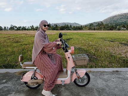 5 Potret Natasha Rizki Liburan Bareng Keluarga di Yogyakarta, Menikmati Hamparan Sawah hingga ke Kedai Matcha