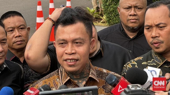 Presiden Prabowo Subianto memanggil Pemimpin Besar Pasukan Merah Tariu Borneu Bangkule Rajakng (TBBR) Panglima Jilah ke Istana Kepresidenan, Jakarta Pusat, Jumat (28/8).
