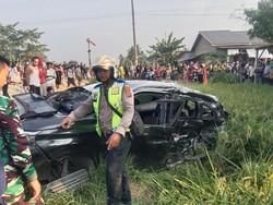 Avanza Tertabrak KA di Perlintasan Tanpa Palang Sergai, 1 Tewas-2 Luka