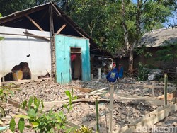 Hampir Ambruk, Rumah Tak Layak Milik Nenek di Pandeglang Kini Mulai Dibangun