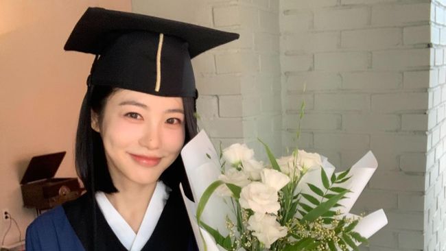 7 Potret Bahagia Shin Ye Eun yang Lulus Kuliah dari Sungkyunkwan University