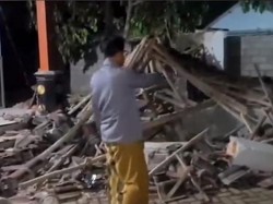 3 Warga Jember Tertimpa Pos Kamling Ambruk yang Ditabrak Sound Horeg