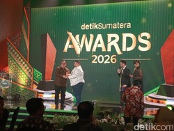 Aktif Dorong Akses Keadilan Masyarakat, Sugiat Santoso Raih detikSumatera Awards