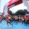 Menteri Sekretaris Negara Prasetyo Hadi (kiri) bersama Menteri Pemuda dan Olahraga Erick Thohir (kedua kiri) dan Sekretaris Kabinet Teddy Indra Wijaya (ketiga kiri) melepas peserta Merdeka Run 2026 di depan Istana Merdeka, Jakarta, Sabtu (29/8/2026).