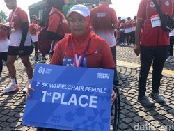 Antusias Ikut Merdeka Run 2026, Siti Hanna Finish Pertama Kategori Kursi Roda