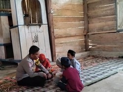 Kisah Bripka Nur Alam, Polisi Jadi Guru Ngaji Anak-anak di Pedalaman Mamasa