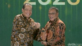 Mohammad Jumhur Hidayat (Menteri Lingkungan Hidup RI) meraih penghargaan detikSumatera Awards 2026. Jumhur meraih penghargaan Kategori Penggerak Transformasi Kesadaran dan Aksi Ekologis di Sumatera pada acara detikSumatera Awards 2026 di Grand Ballro