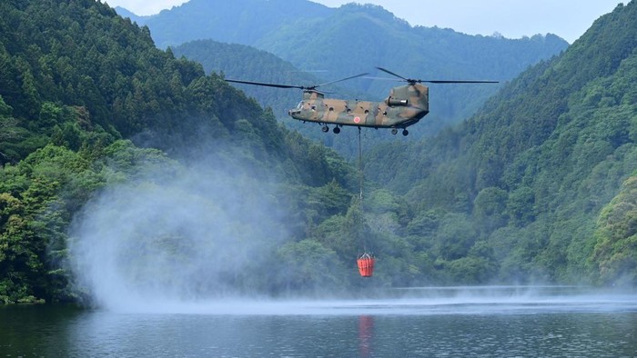 JGSDF CH-47, Helikopter Jepang bantu tangani karhutla. Kalimantan