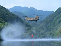 Mengenal CH-47, Helikopter Raksasa Jepang Bantu Padamkan Karhutla