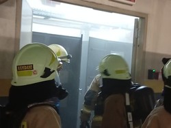Damkar Padamkan Kebakaran di Gedung Merah Putih KPK