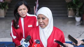 Menkomdigi Meutya Hafid jembatani ISP satelit untuk bantu Yogi Gilang Arya menyediakan internet legal di Desa Sikakap, Mentawai.