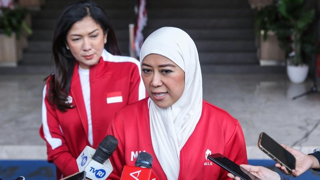Menkomdigi Meutya Hafid jembatani ISP satelit untuk bantu Yogi Gilang Arya menyediakan internet legal di Desa Sikakap, Mentawai.