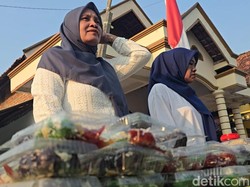 Mimpi Ibu PKK di Lamongan Gerakkan Ekonomi dari Jajanan Serba Rp 5 Ribu