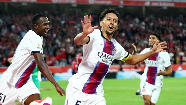 Soccer Football - Ligue 1 - Lille v Paris St Germain - Decathlon Arena Stade Pierre-Mauroy, Villeneuve d'Ascq, France - August 28, 2026 Paris St Germain's Marquinhos celebrates scoring their second goal with teammate Willian Pacho REUTERS/Abdul Saboo