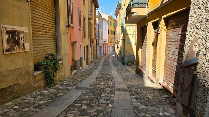 Menyusuri Strada delle Orecchiette, Jalanan Unik di Italia Tempat Para Nonna Membuat Pasta di Depan Rumah