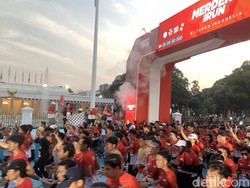 Mensesneg hingga Seskab Teddy Lepas Ribuan Peserta Merdeka Run 2026