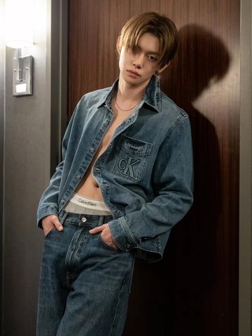 Intip 5 Potret Yeonjun TXT Pakai Outfit Serba Calvin Klein, Curi Perhatian!