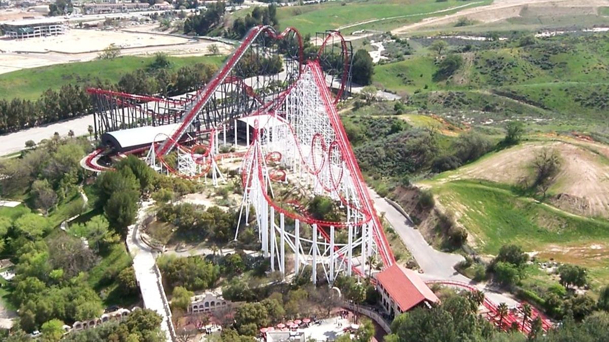 Seorang Pria Tewas Jatuh dari Roller Coaster 61 Meter di AS