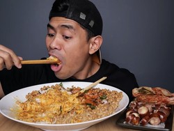 Tanboy Kun Mukbang Natto dan Telur Mentah, Awalnya Enak Berujung Mual!