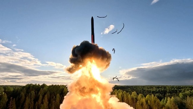 Detik-Detik Putin Luncurkan Rudal Balistik Antarbenua