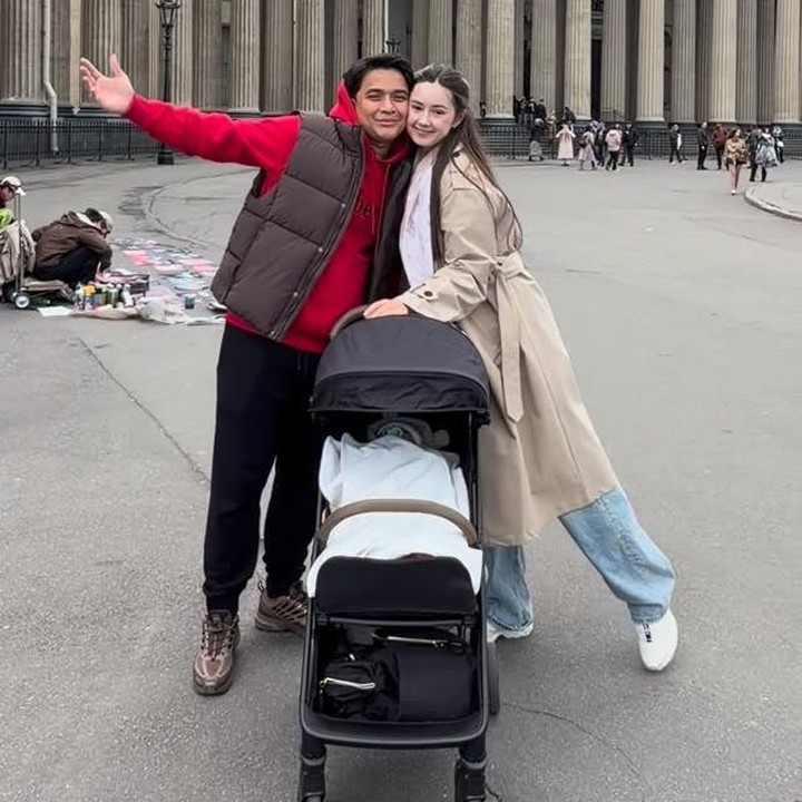 <p>Pasangan Vika Kolesnaya dan Billy Syahputra diketahui resmi menikah pada tahun 2025. Pada 29 September 2025,&nbsp;pasangan ini dikaruniai seorang putra bernama Stefan. Baru-baru ini, Stefan merayakan ulang tahun pertamanya, Bunda. Melalui unggahan di Instagram, Vika dan Billy membagikan potret perayaan ulang tahun Stefan yang pertama. (Foto: Instagram @bilsky16/ @vika.kolesnaya)</p>