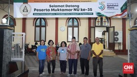 Salah satu gereja yang membuka rumah singgah gratis bagi peserta Muktamar ke-35 Nahdlatul Ulama (NU) ini ialah Gereja Kristen Jawi Wetan (GKJW) Jemaat Jombang, Kaliwungu.